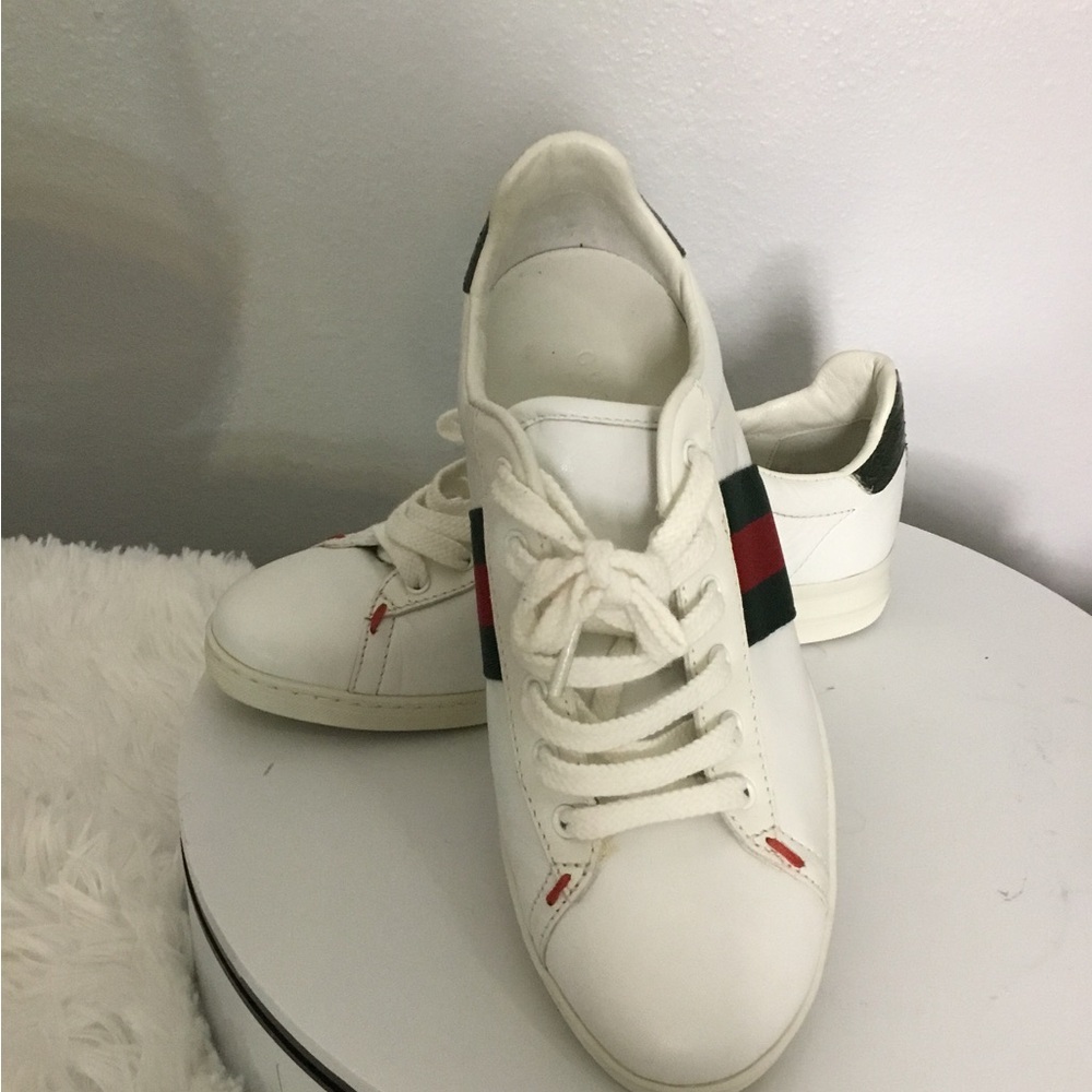 Gucci White Leather Sneakers with Red & Green Stripe - Picture 6 of 10